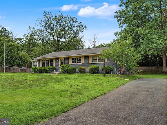 5th image of 2424 Holly Dr
