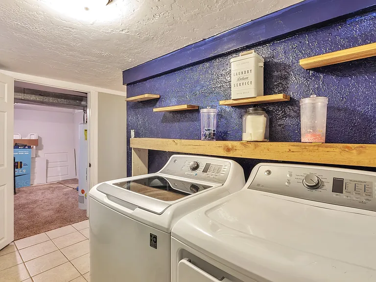 748 E Maple St — Photo 23