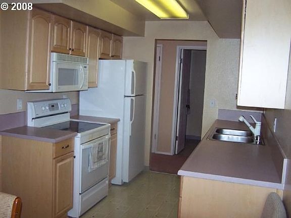 4th image of 409 NE 85th St