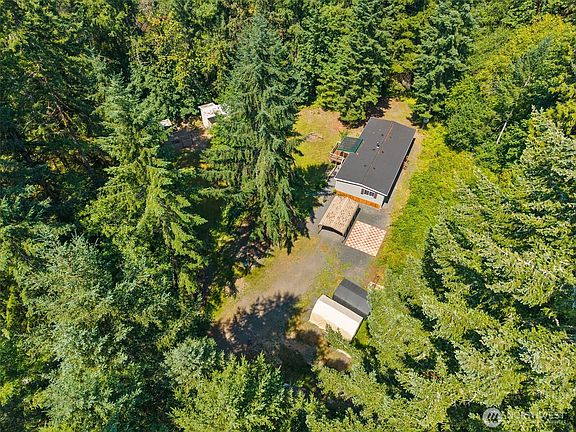 3rd image of 268 Hawkins Road S
