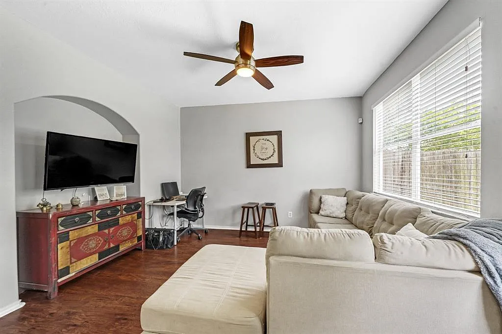 25214 Finchgrove Ln — Photo 3