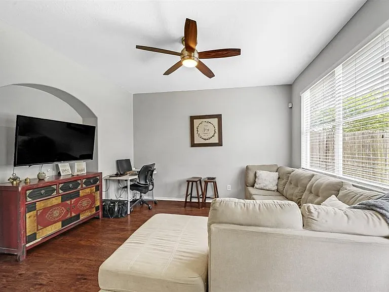 25214 Finchgrove Ln — Photo 3