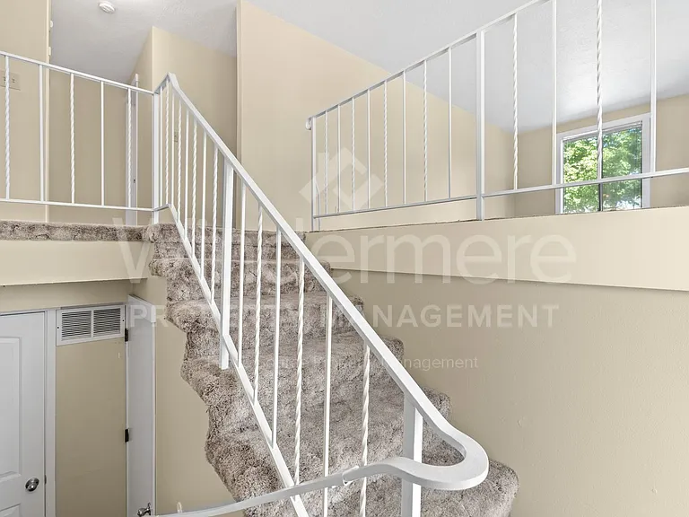 7805 E Upriver Dr — Photo 13