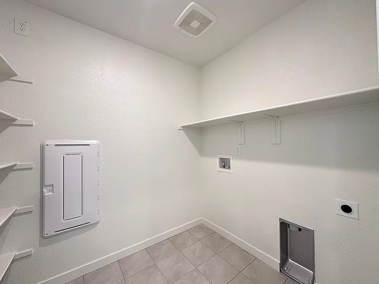 3396 Shaker Way — Photo 23
