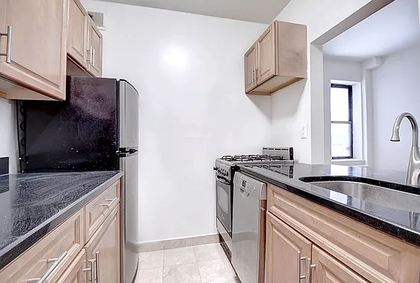 Rented by Urbane Brokerage | media 8