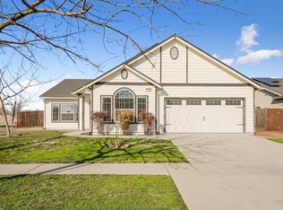 1890 Bryman St, Hanford, CA 93230