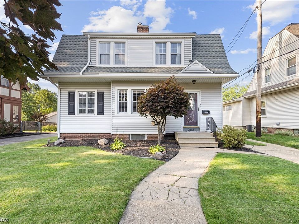 1st image of 203 Crescent Dr