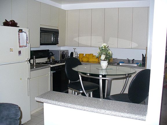 5th image of 570 Louisiana Ave #2