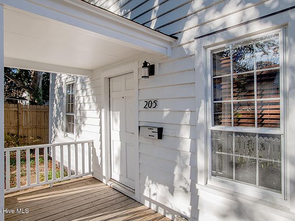4th image of 205 Moore St