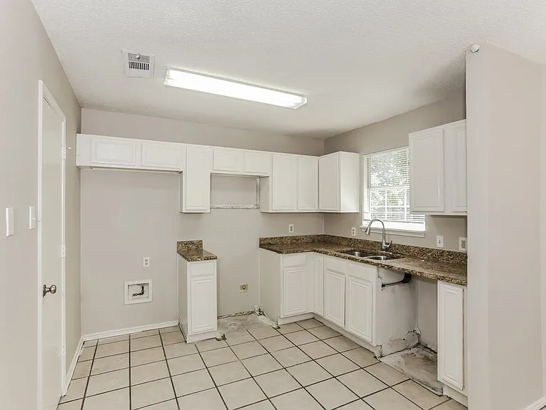 4530 Lizzy Dr — Photo 6
