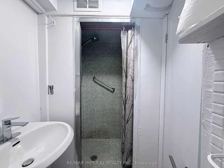 69 Edgar Ave #BASEMENT — Photo 10