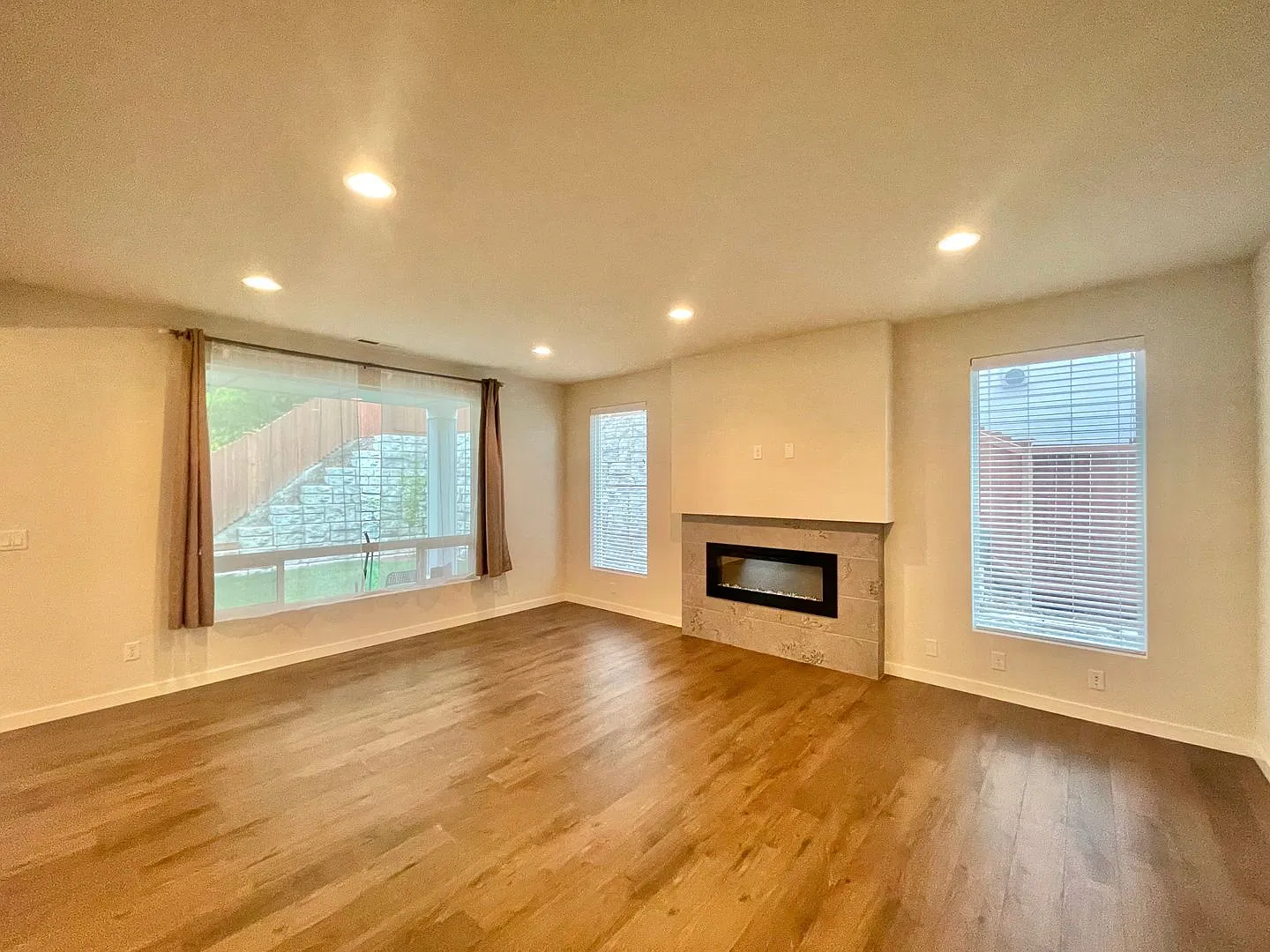 Beautiful 3-Bedroom Home with Loft, Office Space & Fully Fenced Backyard in Mountlake Terrace! — Photo 4