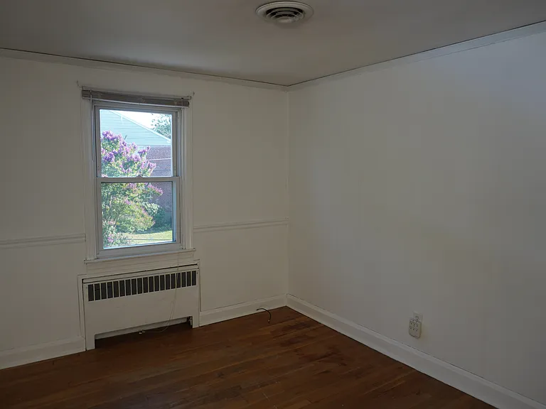 205 E Burke Ave — Photo 22