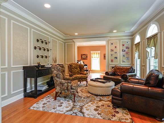 Elegant Living Room w/Adjoining Sitting Room