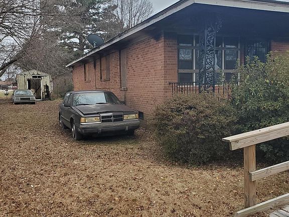 4th image of 200 Shaw Ct