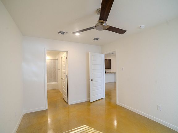 4th image of 907 Switchgrass Dr #B