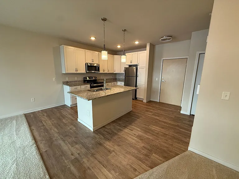Lincoln Street Apartments — Photo 40