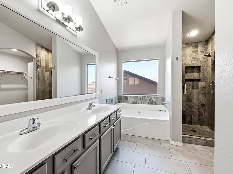 3289 E Waterman St — Photo 21