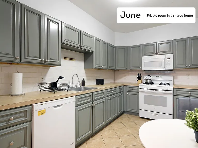 16 Royce Rd #E — Photo 11