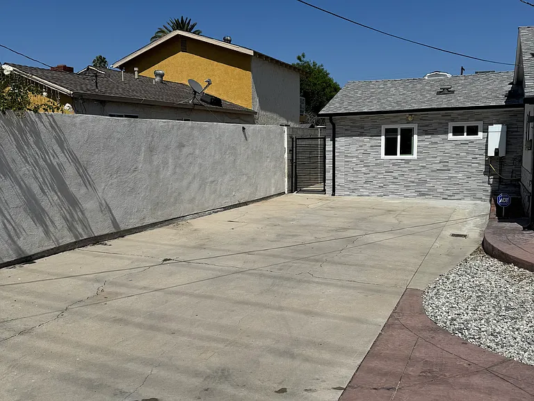 8342 Wilbur Ave — Photo 9
