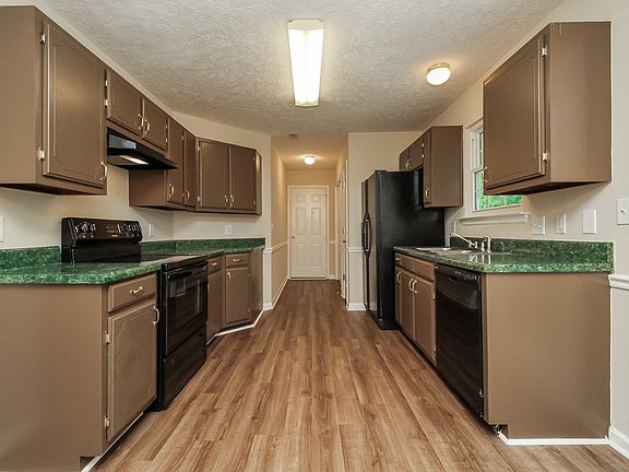 3rd image of 208 Royal Garden Dr