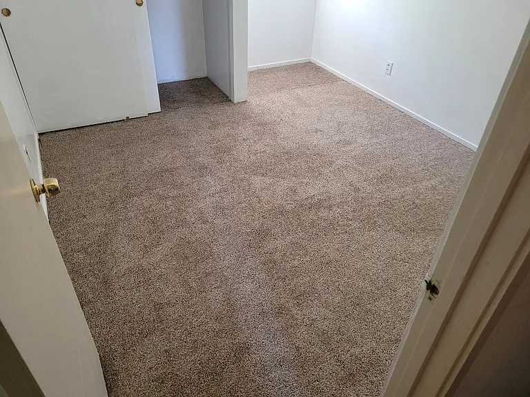 6835 N Pershing Ave — Photo 2