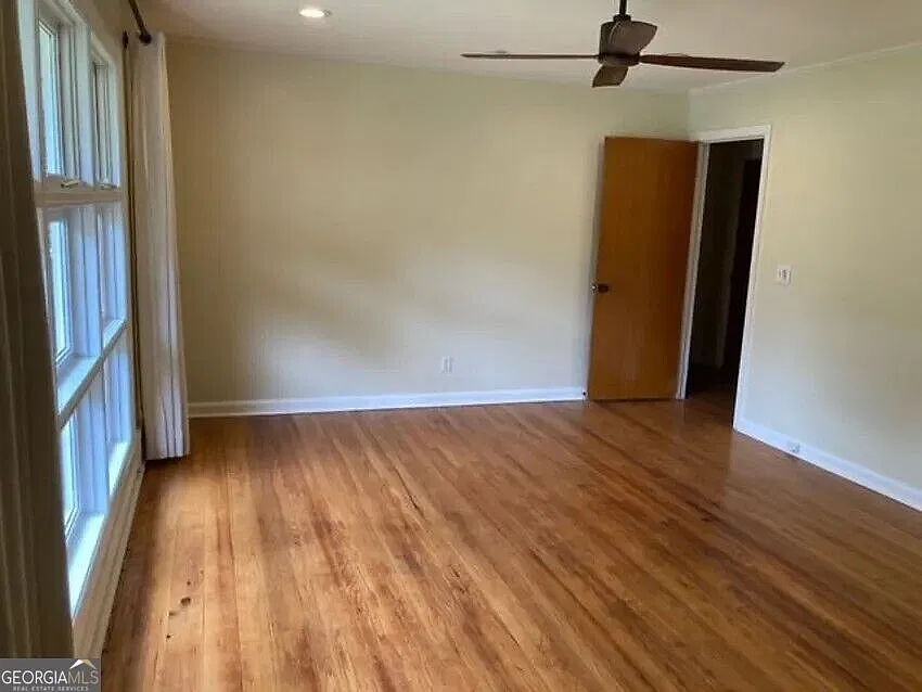 3 bed, 1.0 bath, 1080 sqft, $2,100 — Photo 2