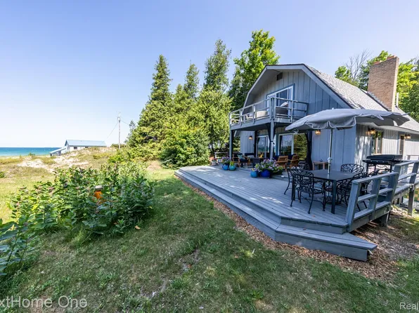 28095 Driftwood Ct, Beaver Island, MI 49782