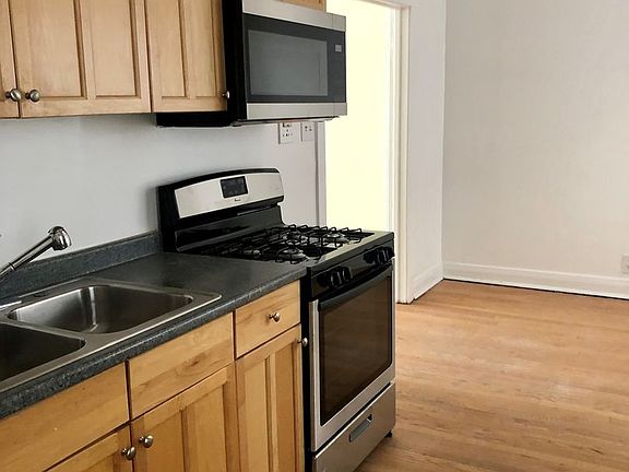 4th image of 4400 N Winchester Ave #4410-52