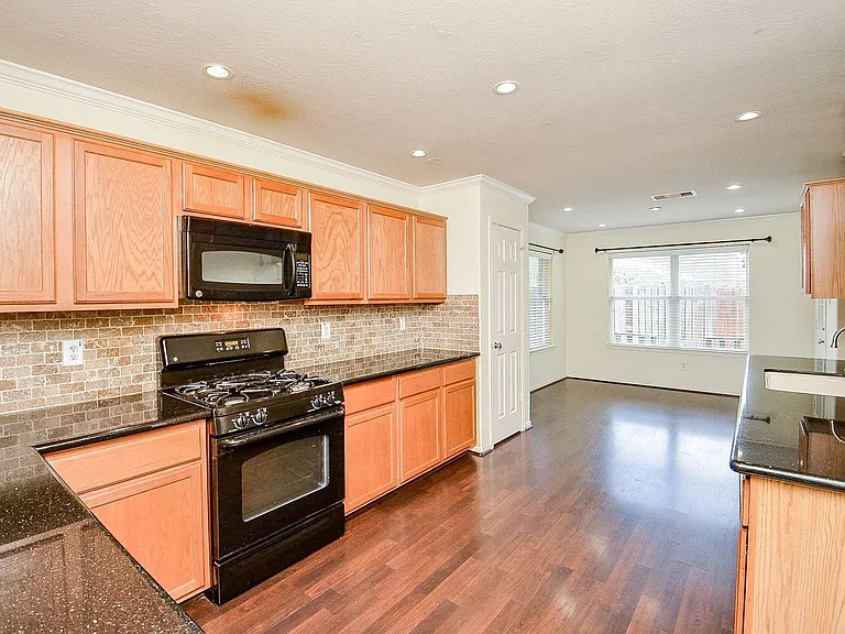 24718 Cobble Canyon Ln — Photo 12