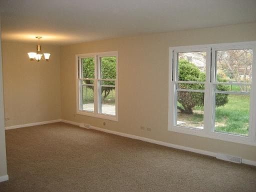 3rd image of 441 S Newtown Ct