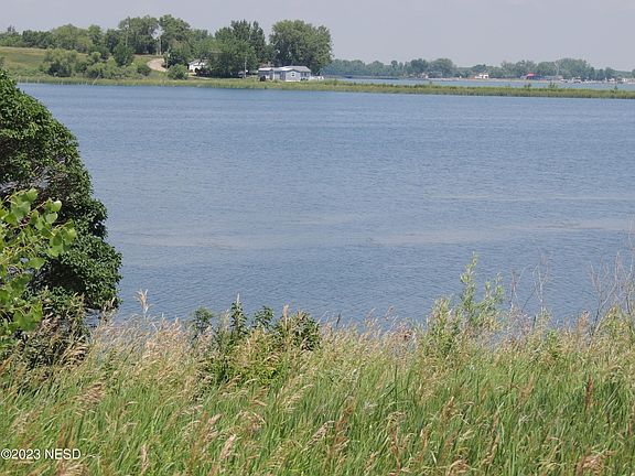 5th image of W Lake Dr