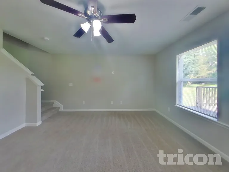 206 Churchill Dr — Photo 2