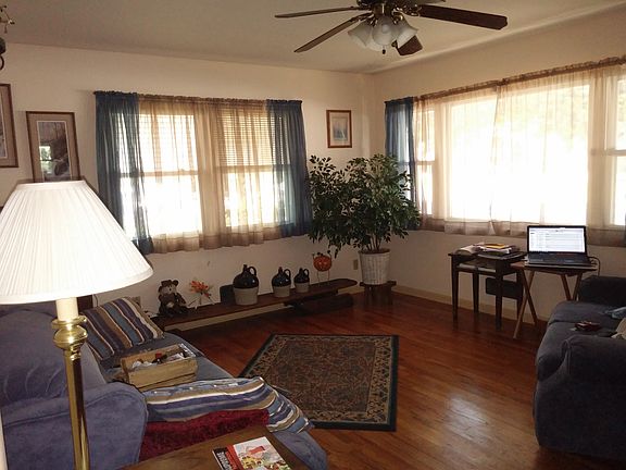 Living room, hardwood floor