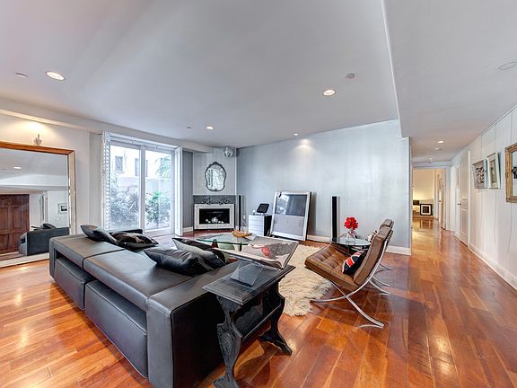3rd image of 8609 W West Knoll Dr APT A