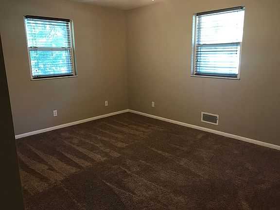 3rd image of 720 Belmont Dr