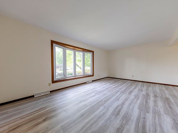 3rd image of 2620 Elizabeth St