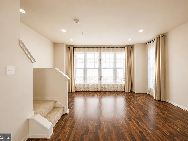 22520 Phillips St #401 — Photo 18