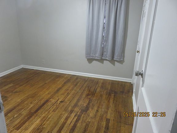 5th image of 3592 Mayflower Ave