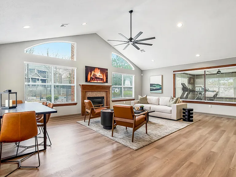 Lakewood Terrace — Photo 17
