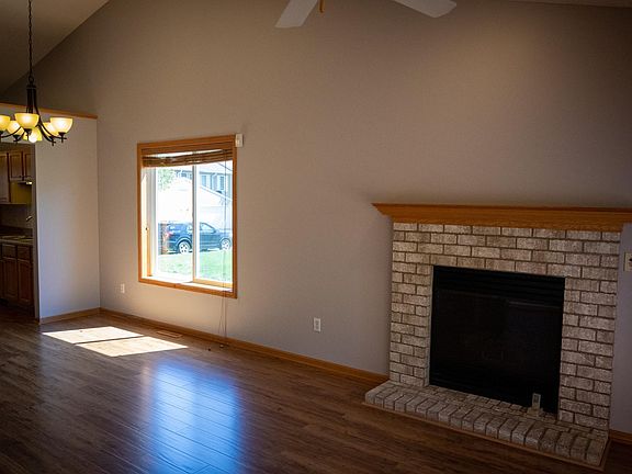 5th image of 1050 Primrose Ln