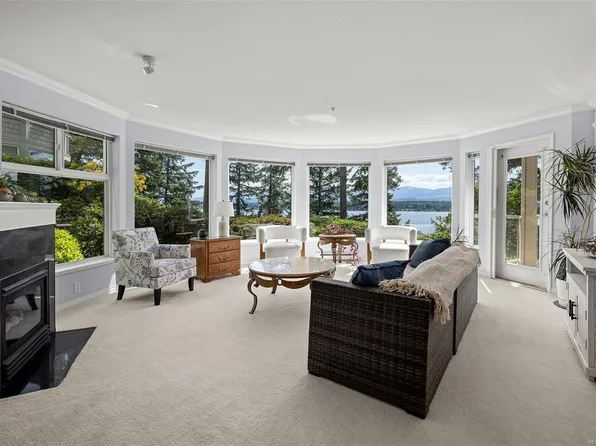 2275 Comox Ave #202, Comox, BC V9M 1X6