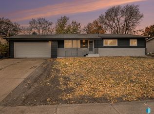 3205 S Lincoln Ave, Sioux Falls, SD 57105