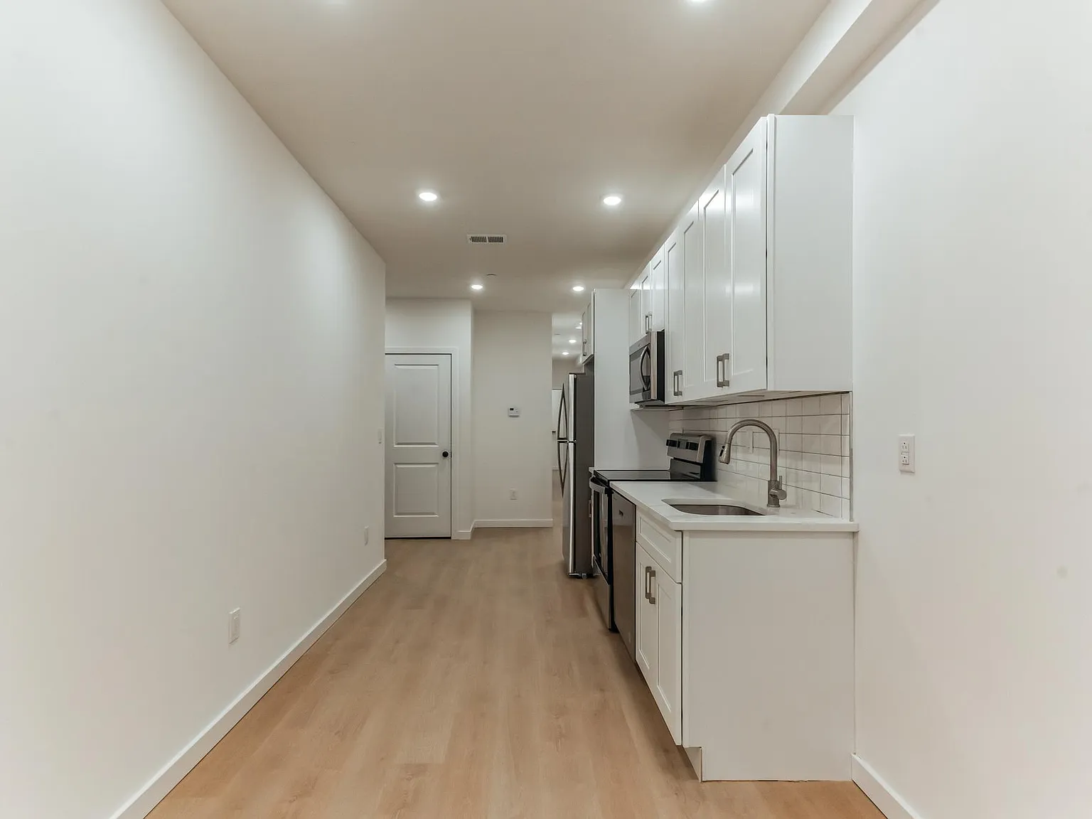 3 bed, 1100 sqft, $2,100 — Photo 1