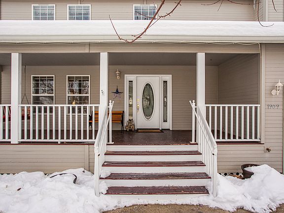 Lovely Porch & Entry
