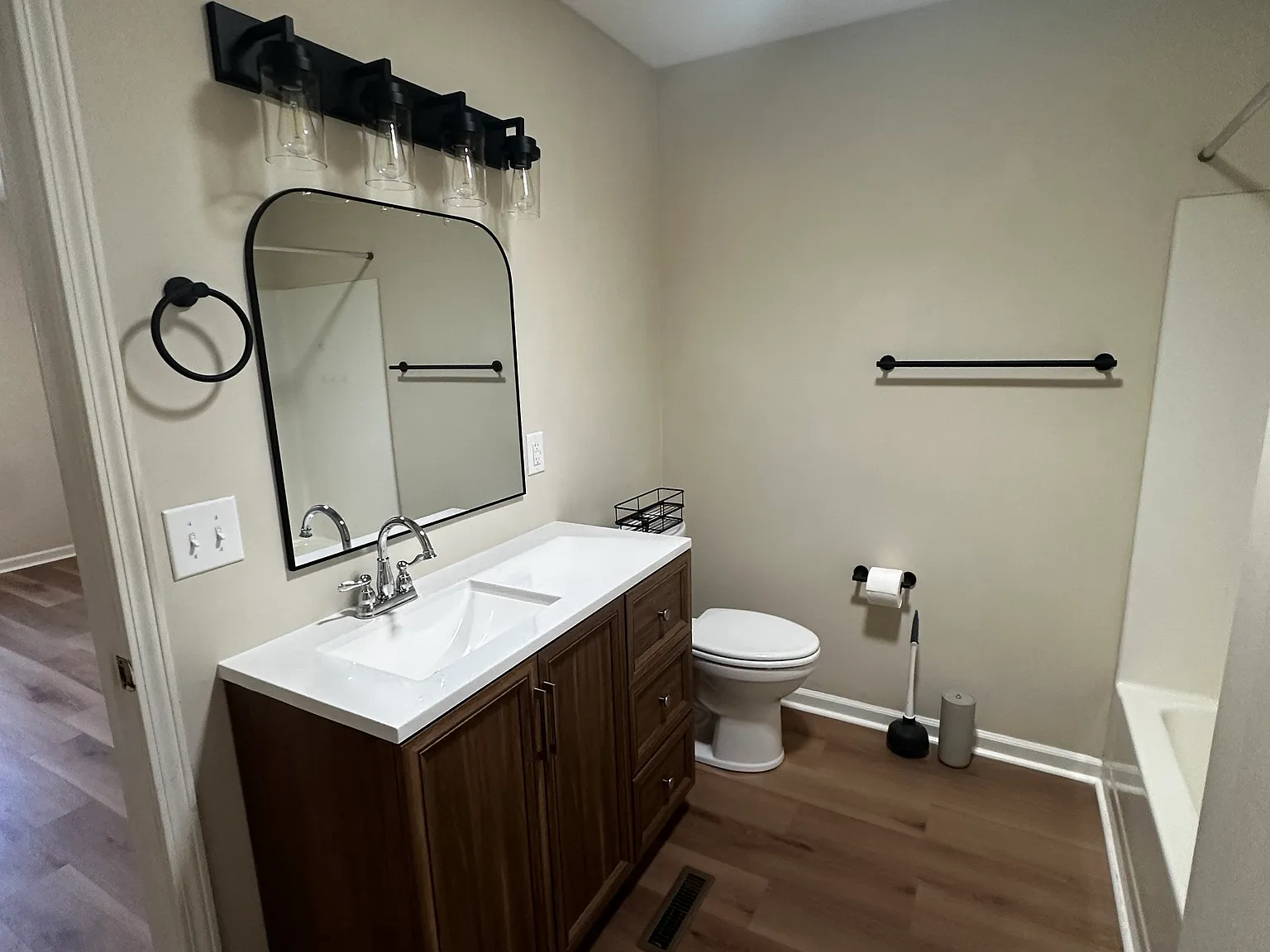 2 bed, 1244 sqft, $1,600 — Photo 4