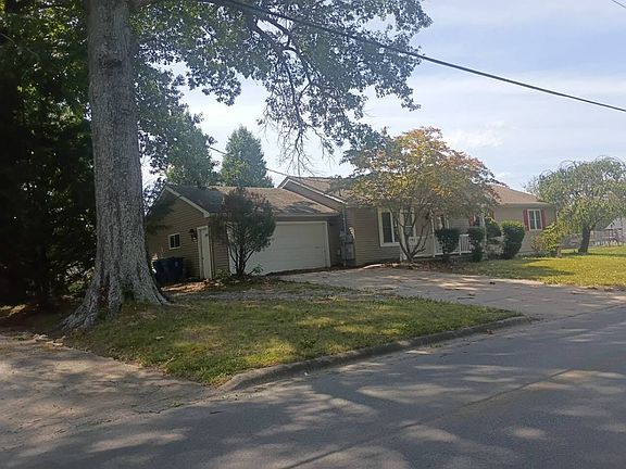 3rd image of 1011 S McLeansboro St