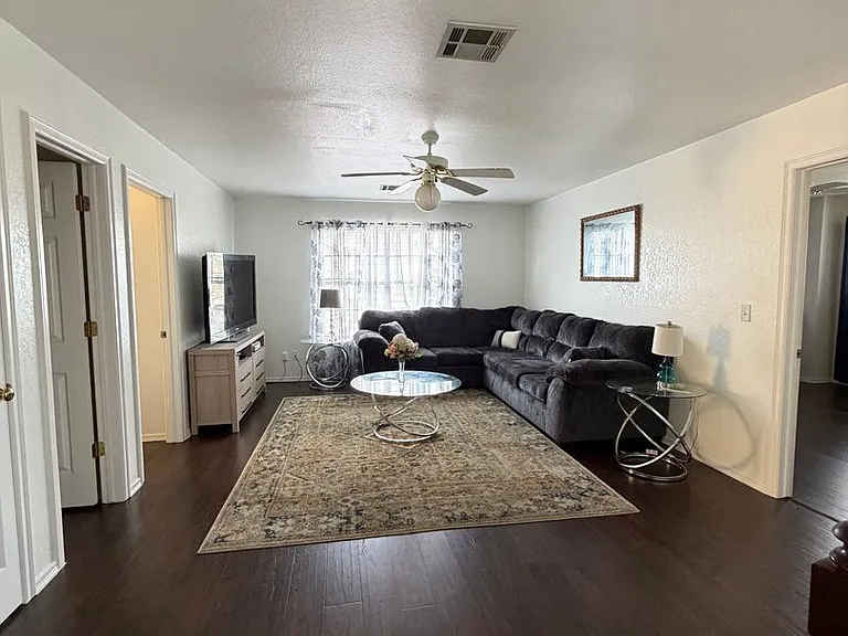 1508 N Yellowood Ave — Photo 7