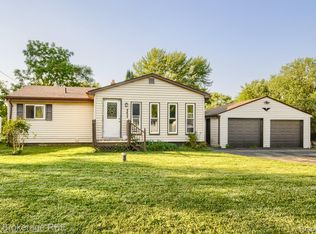 4455 Burgundy Dr, Flint, MI 48506