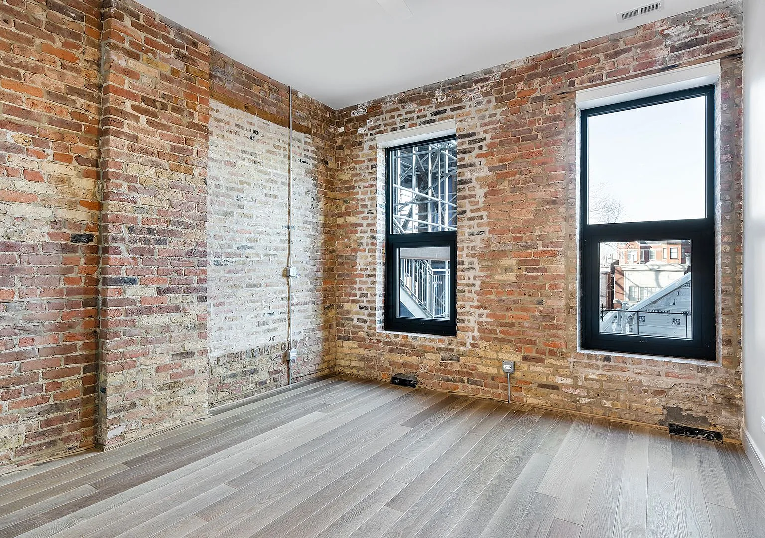 Lincoln Park Mews — Photo 3